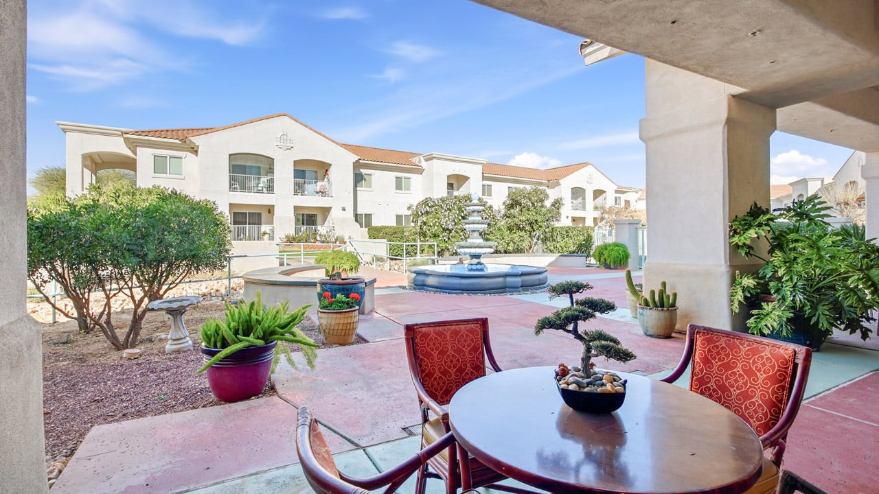 The outdoor patio at The Peaks at Santa Rita